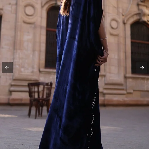 Rozina Munib Kaftan Navy Blue Velvet with Pearl - Picture 6 of 10